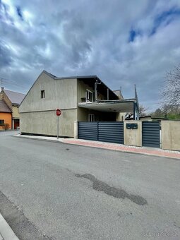 Rodinný patrový dům se zahradou, garáží a vinným sklípkem - 3