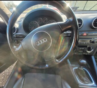 Prodám na audi a3 8p kapota budíky a volant - 3