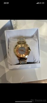 Hodinky guess - 3