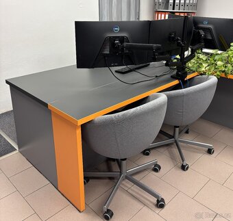 Prodáme 5 ks velkých kancelářských stolů - 3