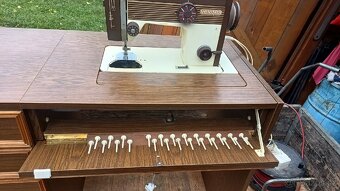 Prodám šicí stroj veritas v nalezovem stavu - 3