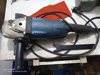 Úhlová bruska Makita 230 - 3