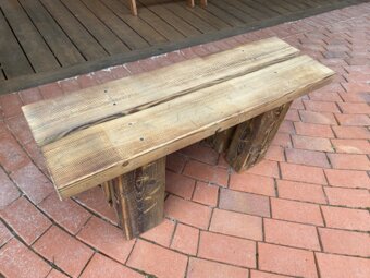 Masivní dřevěná lavička drásaná - 3