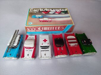 Plechová autíčka s pohonem na setrvačník - 3