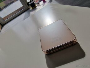 Samsung Galaxy Z Flip 4 Gold - 3