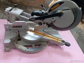 Pokosová pila DeWALT 712 - 3