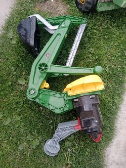 Šlapací traktor John Deer - 3