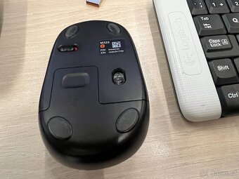 Prodám cestovní set klávesnice a myši Logitech laser, česká - 3