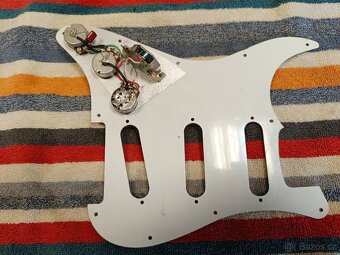 PRODÁM Prodám noname pickguard na strata-Kyjov - 3