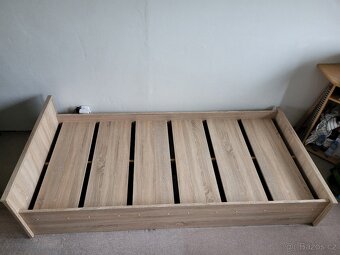 Prodám postel s roštem 200x90 cm – dekor dub sonoma - 3