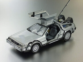 Sada 4x 1:24 DMC DeLorean ze serie Zpátky do Budoucnosti - 3