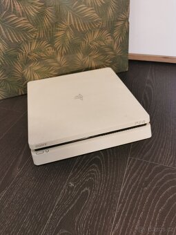 Sony PlayStation 4 Slim - 3