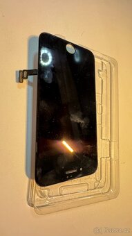 Displej na iPhone SE 6 - 3