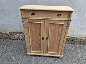 STAROŽITNÉ VERTIKO SKŘÍN PO RENOVACI - 3