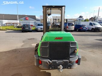 Nakladač Avant 860i ROPS - 3