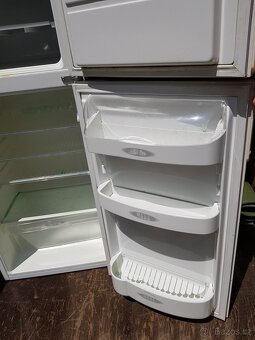 DOVOZ MOŽNÝ - velká lednice s horním mrazákem - 3