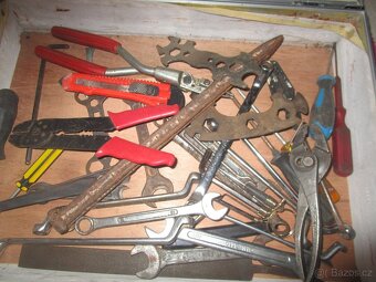 kufr plny nařadí - 3