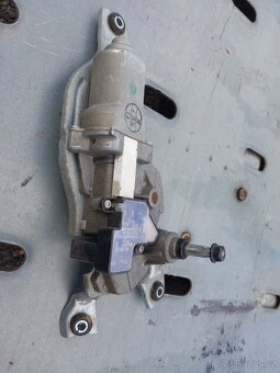 BMW f45 motor stěrace - 3