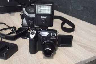 Nikon Coolpix 5000 + blesk National PE-2006 - 3