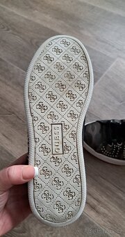 Hezké dámské tenisky Guess - 3