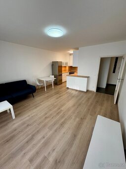 Pronájem bytu 2+kk s lodžií, garážovým stáním a sklepem – Hr - 3
