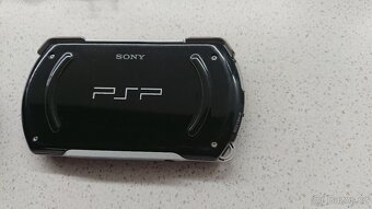 Sony PSP GO - 3