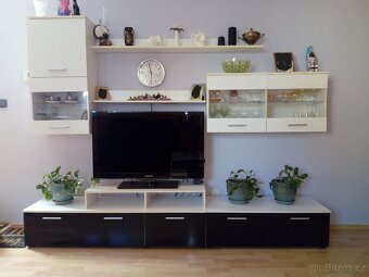 Obývací stěna s LED osvětlením - 3