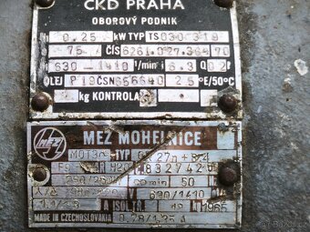 Elektromotor s převodovkou. - 3