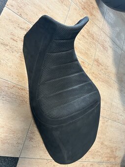 Ducati Diavel - Alcantra sedačka - 3
