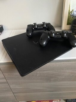 PlayStation 4 - 3