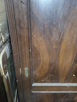 Prodám starožitnou skříň - 3