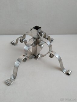 Starý kovový stojan - 3