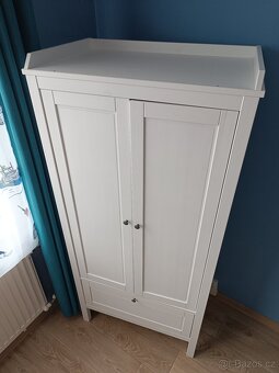 šatní skříň bílá SUNDVIK - 3