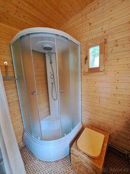 Obytná maringotka/tiny house 2,5 x 8m s pozemkem - 3
