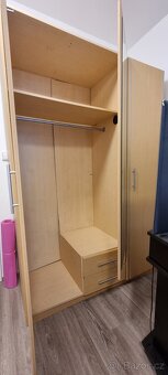 Šatní skříň se zrcadlem - 3