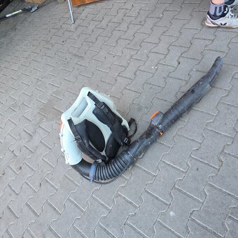 Profesionální fukar stihl br550 - 3