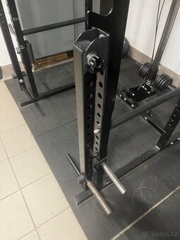 Dřepovací klec, posilovací stroj, power rack, stojan, kladka - 3