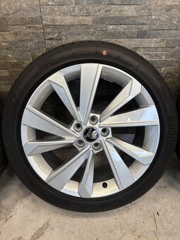 originální alu škoda 7Jx17 5x100, ET51 letní pneu 215/45/17 - 3