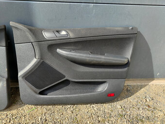 Přední tapeci Fabia 1 - černé - el. stahovačka - 3