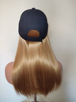 Nová kšiltovka s všitými zlatavými blond vlasy - 3