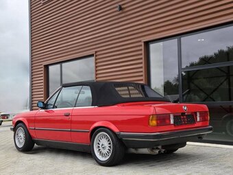 BMW 3-série Cabrio 320i (E30) z roku 1990 - 3