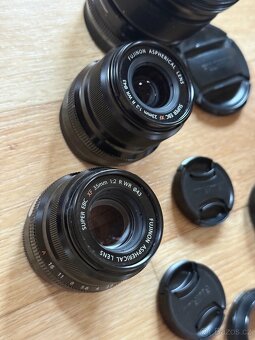 Objektivy Fujifilm XF16 1.4 WR, XF 35 2 WR - 3