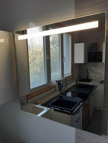 Zrcadlo LED 70 x 70 cm - 3