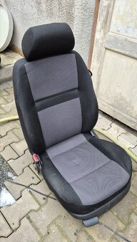 Sedačky VW Golf 4 3dv. - 3