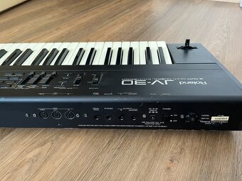 Syntezátor Roland JV-30 - 3