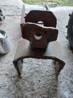 Konzole a závěs traktoru Zetor - 3