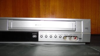 DVD a VHS prehravac GPX VCD1040 DivX - 3