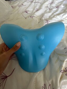 Ergonomicka penova pomucka na bolest krku a patere - 3