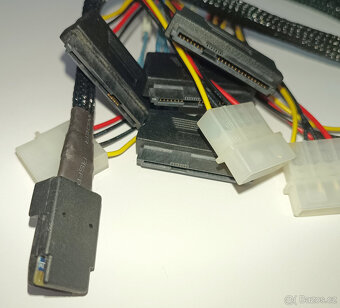 miniSAS to 4x SAS/SATA s MOLEX power kabel - 3