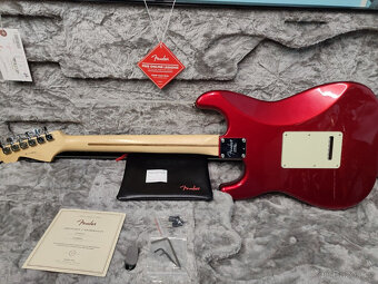 Americký profesionál Fender Stratocaster v autě - 3